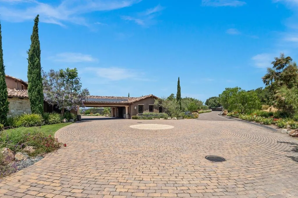 https://cdn.realtyfeed.com/cdn/127/306268020/02bdef030b8ec9db0cdbbfff9a26d4f9.webp