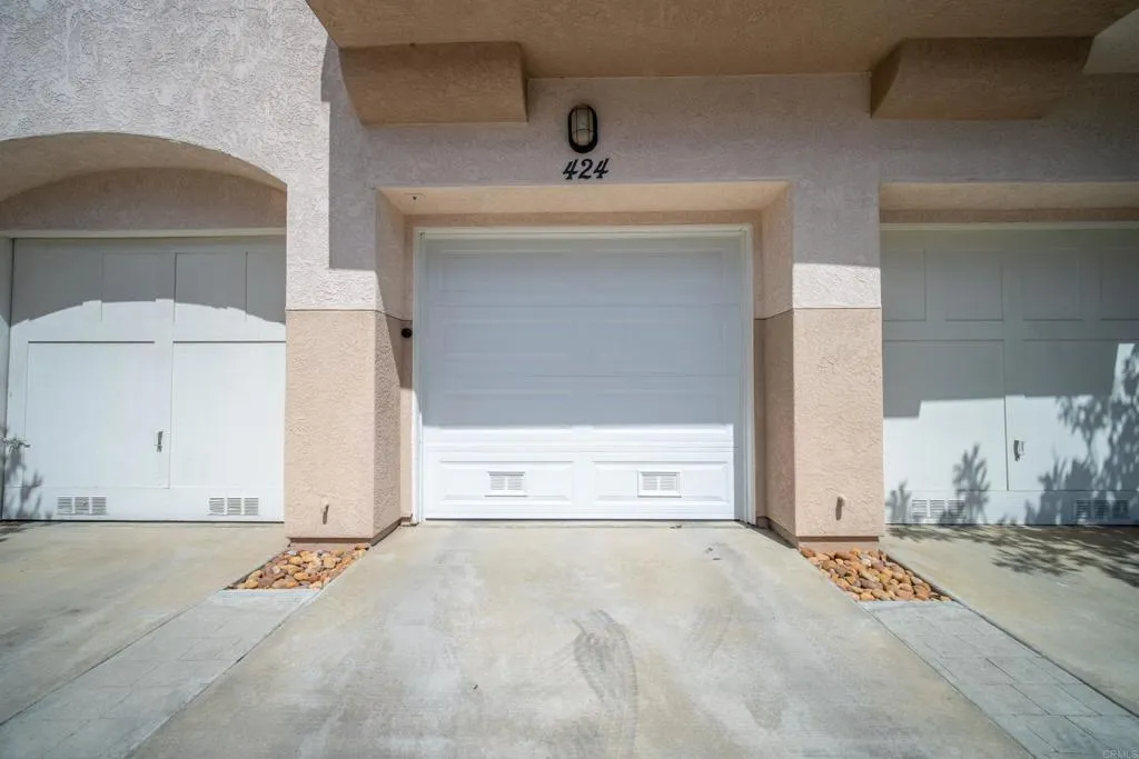 https://cdn.realtyfeed.com/cdn/127/306268993/c4efa151e5b1748a5f28fc75962679dd.webp