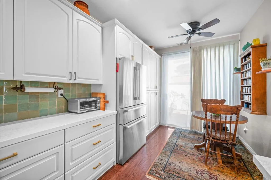 https://cdn.realtyfeed.com/cdn/127/306268993/ead938b2c1a7a6582afec4392acd455a.webp