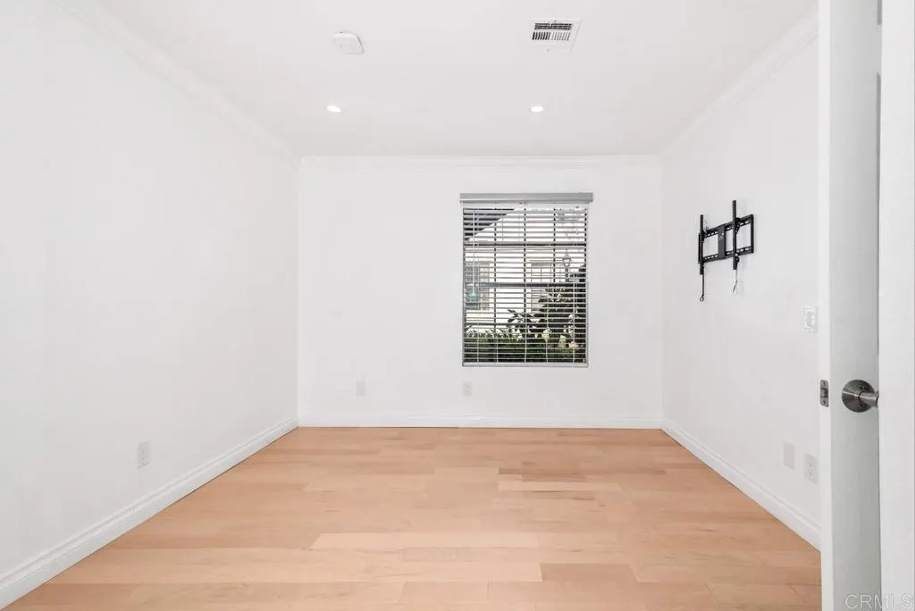 https://cdn.realtyfeed.com/cdn/127/306270845/4f0149e4d54ece2f5e5708095d8c26e5.webp
