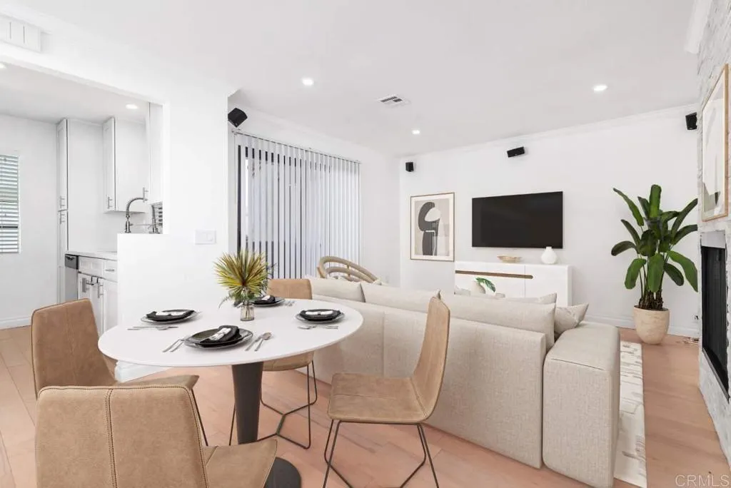 https://cdn.realtyfeed.com/cdn/127/306270845/7cb4f7a6a5d2a690526b37ffe14cbc13.webp