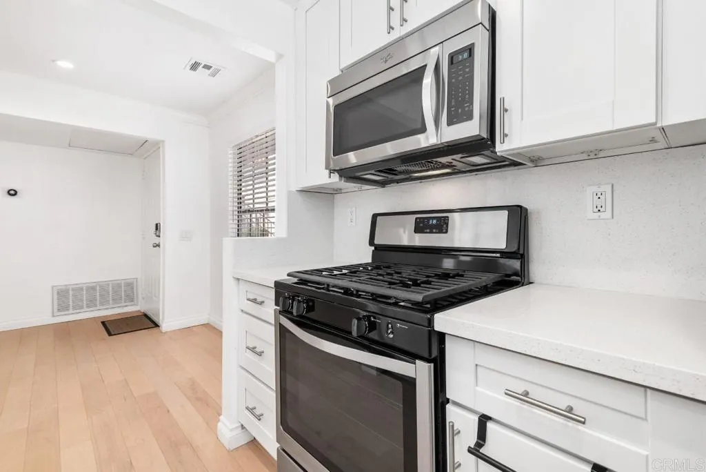 https://cdn.realtyfeed.com/cdn/127/306270845/c88d5a09eb1acd7782e9a456183a1bae.webp