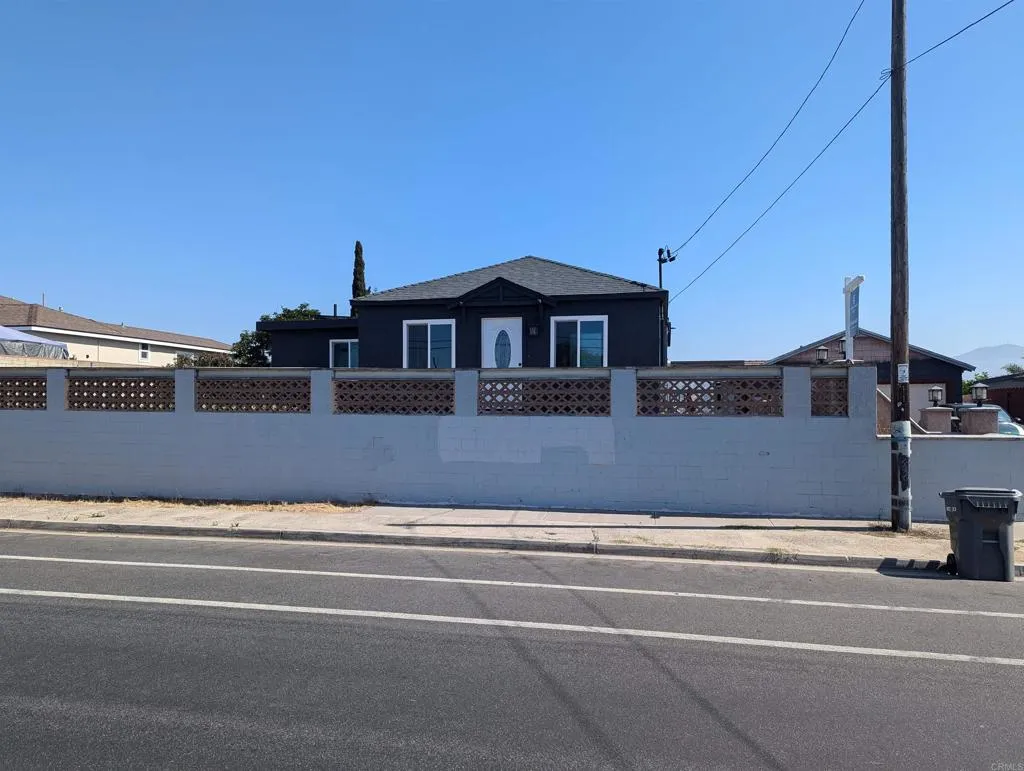 https://cdn.realtyfeed.com/cdn/127/306271366/560d4b886b1d48b4e6ead160549d237d.webp
