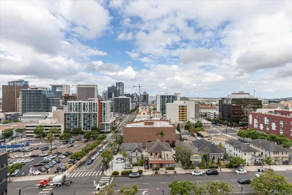https://cdn.realtyfeed.com/cdn/127/306272308/4eaa629ade642efb4c586f8390199fe0.webp