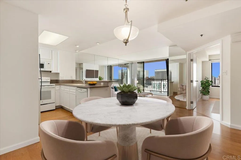 https://cdn.realtyfeed.com/cdn/127/306272308/b8e8da804e872bc131588224ca4f4d36.webp