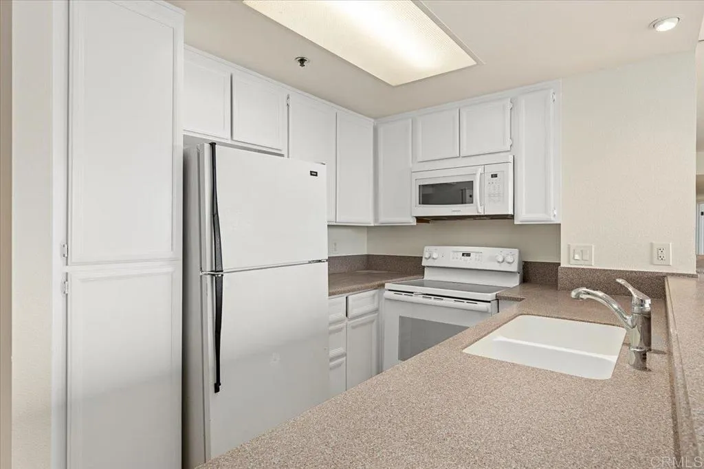 https://cdn.realtyfeed.com/cdn/127/306272308/ba545c0b12b29281b6abed47b552fa8d.webp