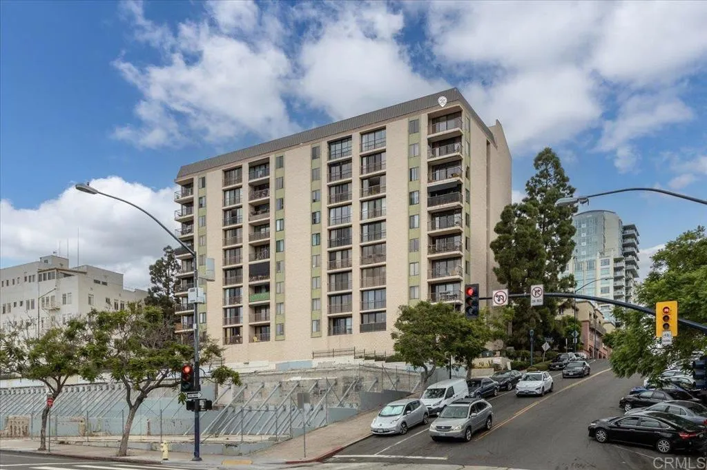 https://cdn.realtyfeed.com/cdn/127/306272308/dc19b7b94c9031ab83ae9dddbe01d7ee.webp