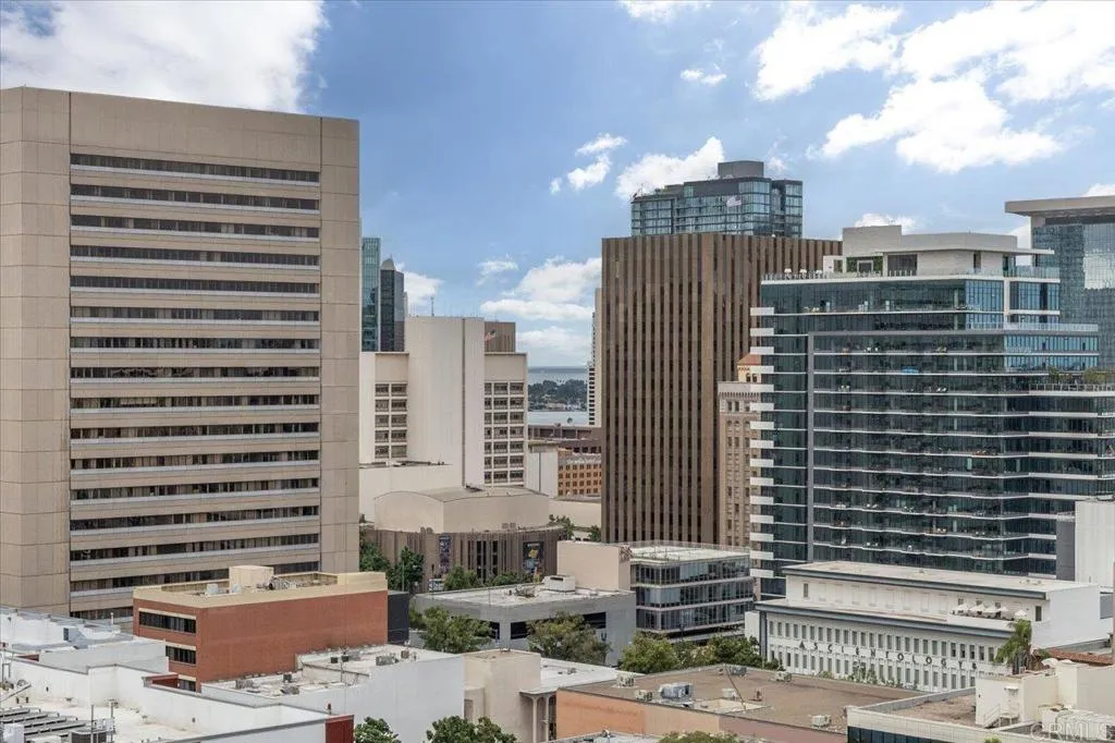 https://cdn.realtyfeed.com/cdn/127/306272308/feadffc70cc4f779f108fedbd227b135.webp