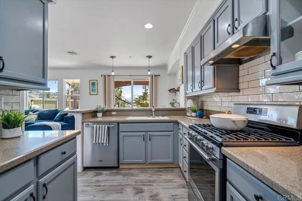 https://cdn.realtyfeed.com/cdn/127/306272946/d45e331895478261a1959dd819076a67.webp