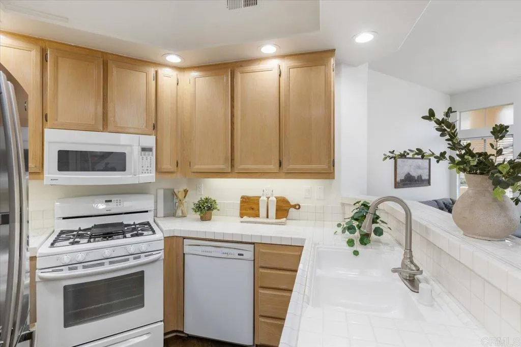 Photo #5: NDP2408724 Listing 