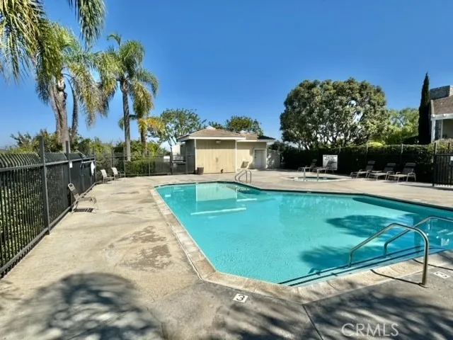 Photo #5: RS24202004 Listing 