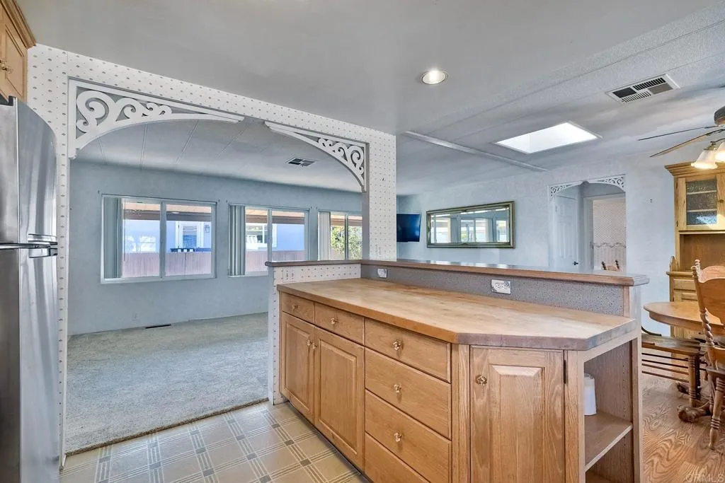 https://cdn.realtyfeed.com/cdn/127/306281077/26fe8c3e394ccfd475a666bdcda6abad.webp