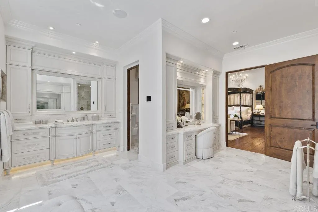 https://cdn.realtyfeed.com/cdn/127/306282200/06caa563a6591d11ad0c86f24efcb7ac.webp