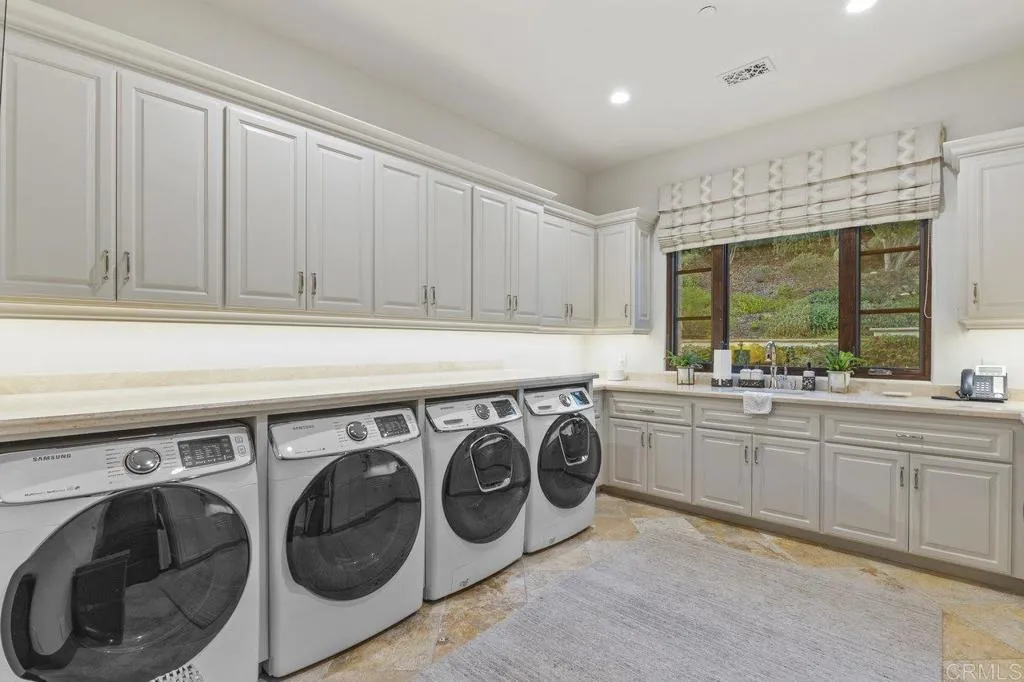 https://cdn.realtyfeed.com/cdn/127/306282200/c11d2a6b34a33543bd158810eab88828.webp
