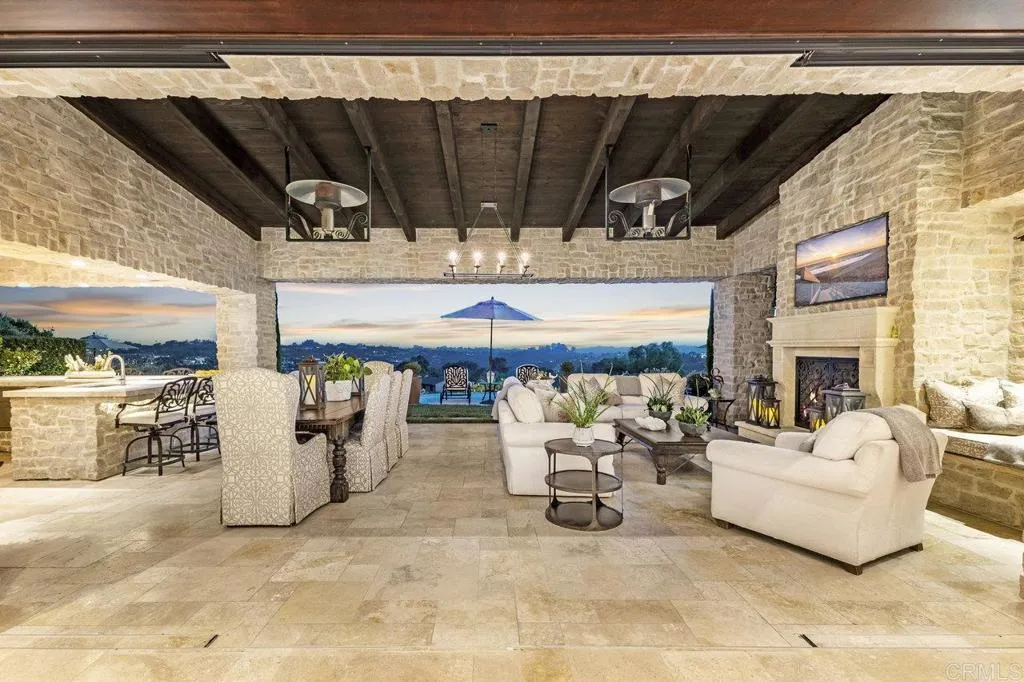 https://cdn.realtyfeed.com/cdn/127/306282200/f82b6b8ed7174ca03868182d1455e39f.webp
