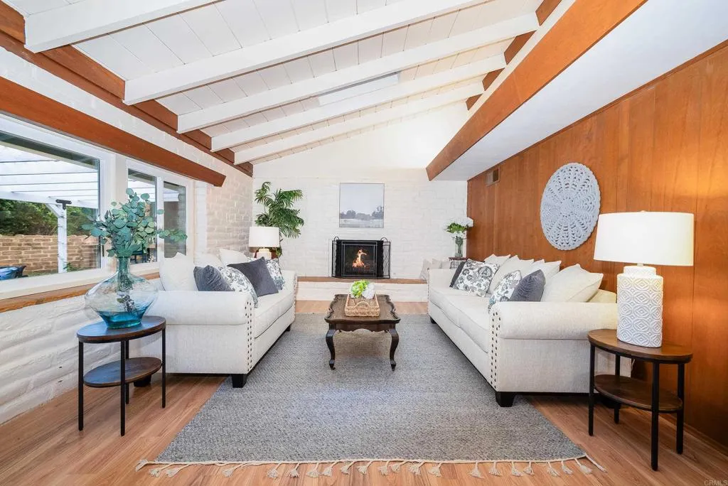 https://cdn.realtyfeed.com/cdn/127/306282707/0bc6a75969a755ae4182157dfa36625d.webp