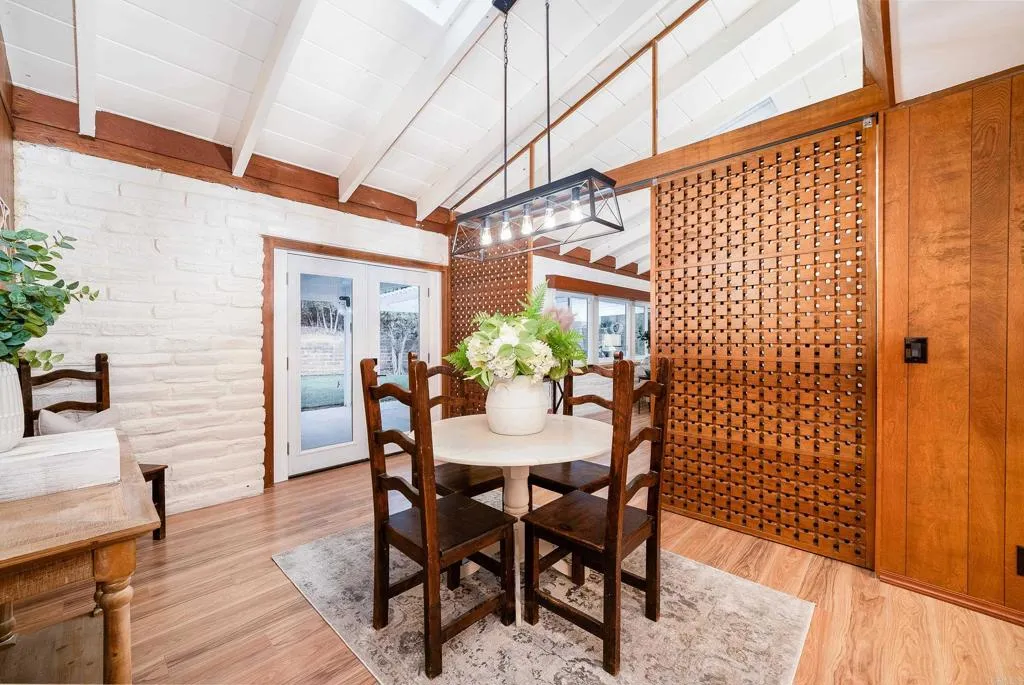 https://cdn.realtyfeed.com/cdn/127/306282707/6f15280f5e12811f6b4a1561d5f8e84d.webp