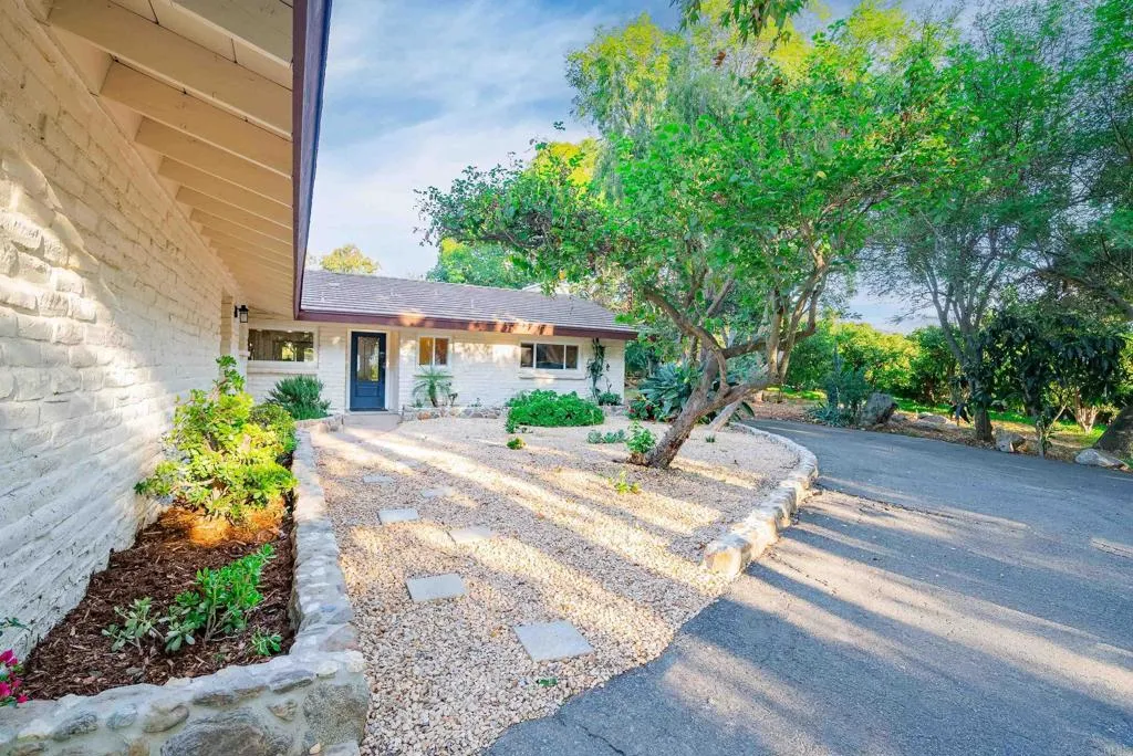 https://cdn.realtyfeed.com/cdn/127/306282707/90a7c2e28d75baaaf16fa99b700d2c3b.webp