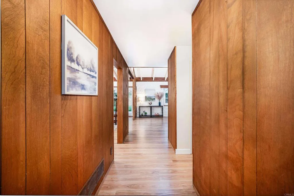 https://cdn.realtyfeed.com/cdn/127/306282707/e1849bc8919cf82494fbfad37eb68f72.webp