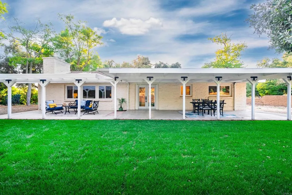 https://cdn.realtyfeed.com/cdn/127/306282707/ebe8724d8d12af402426df2b3ab70753.webp