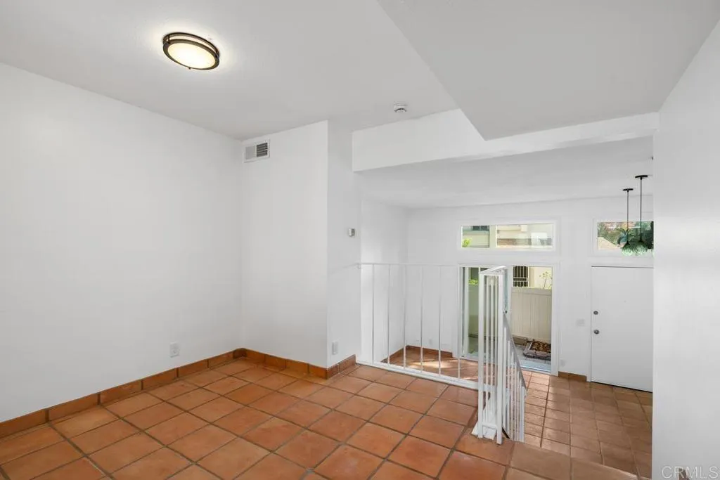 https://cdn.realtyfeed.com/cdn/127/306283907/e105118398b4ddc51b70531a0801555b.webp
