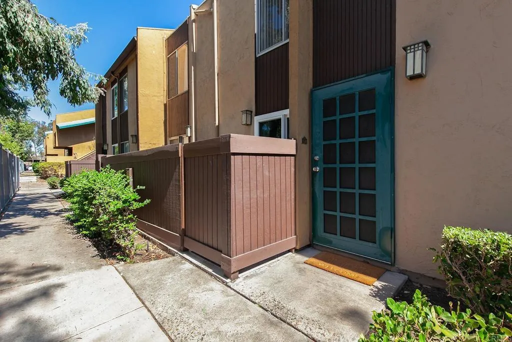 MLS: PTP2406239 Condo For Sale