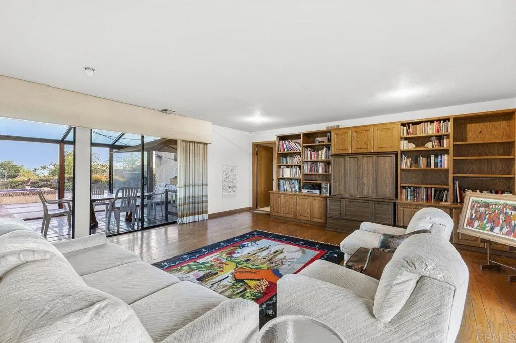 https://cdn.realtyfeed.com/cdn/127/306284893/59c0382129a9cc186f399cdeb09a41f7.webp