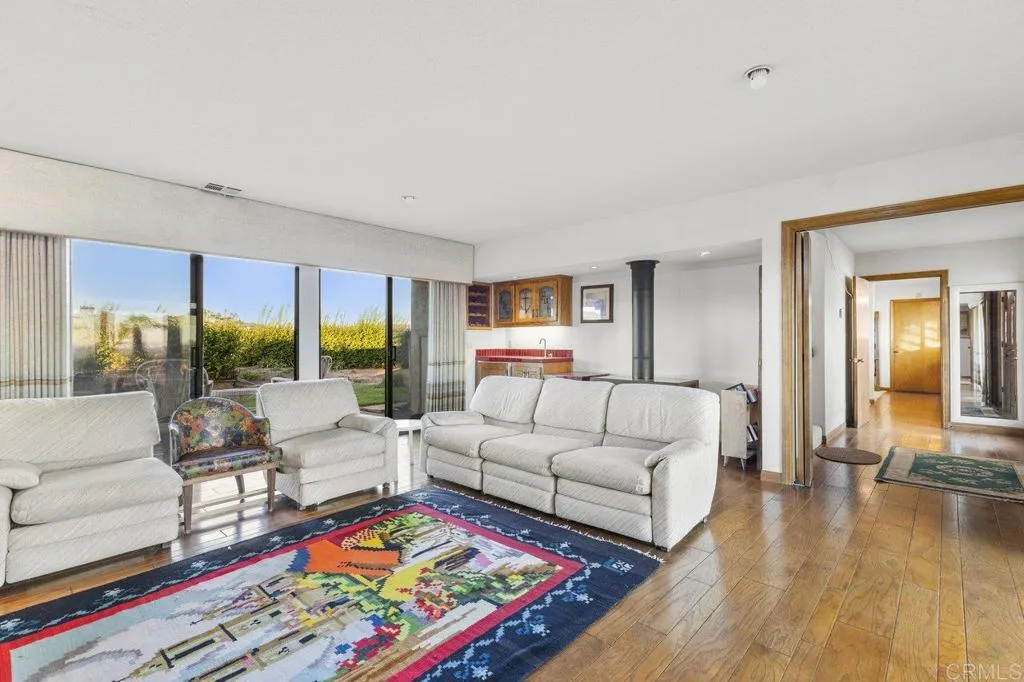 https://cdn.realtyfeed.com/cdn/127/306284893/89e3b3d4d57d4c2db1eb11db06ea190a.webp