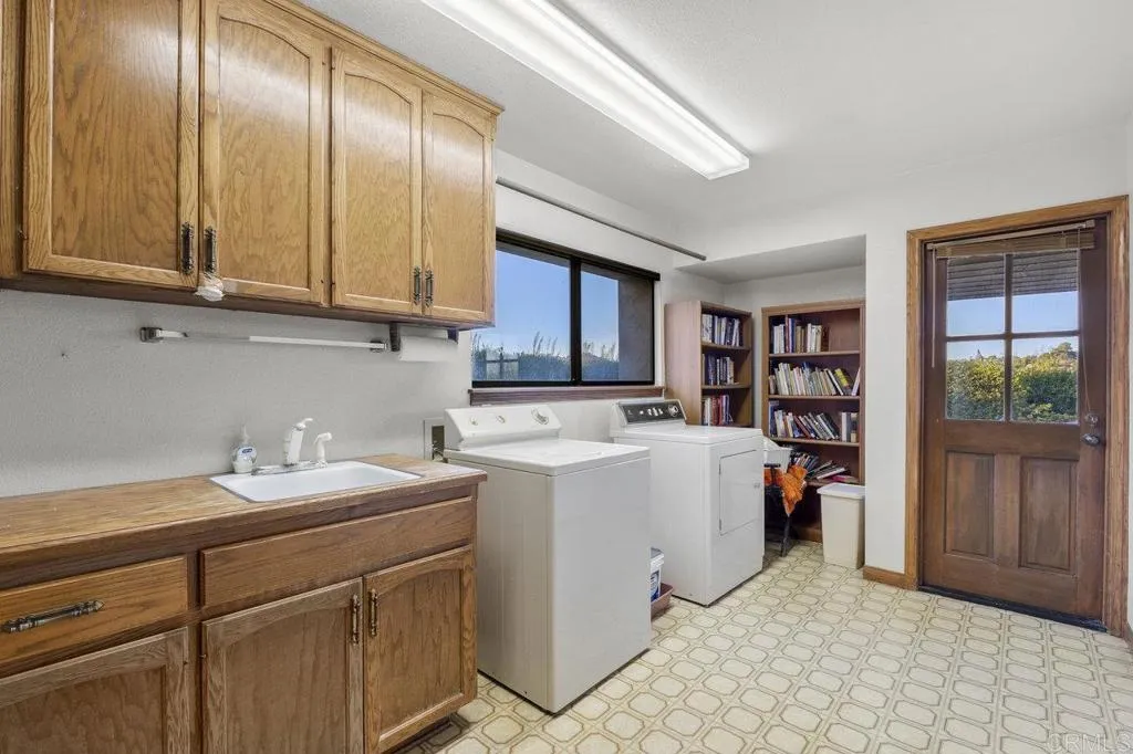 https://cdn.realtyfeed.com/cdn/127/306284893/a30a6c7c39d1a830e66880f30f42c60a.webp
