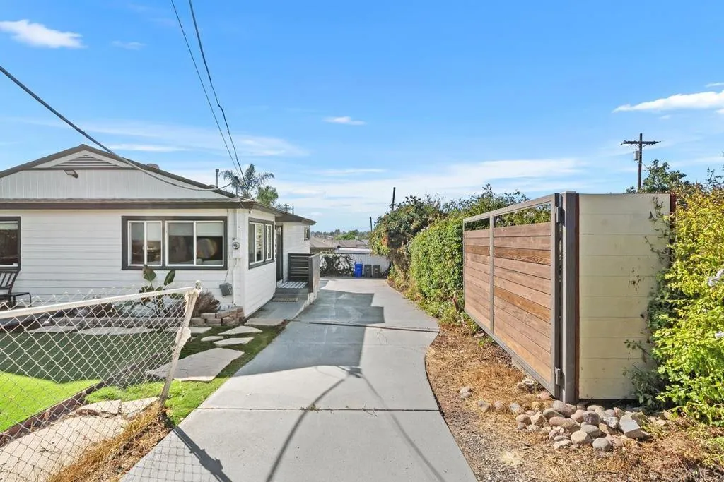 https://cdn.realtyfeed.com/cdn/127/306285144/5390f792951993bcf3e240185cd568c4.webp
