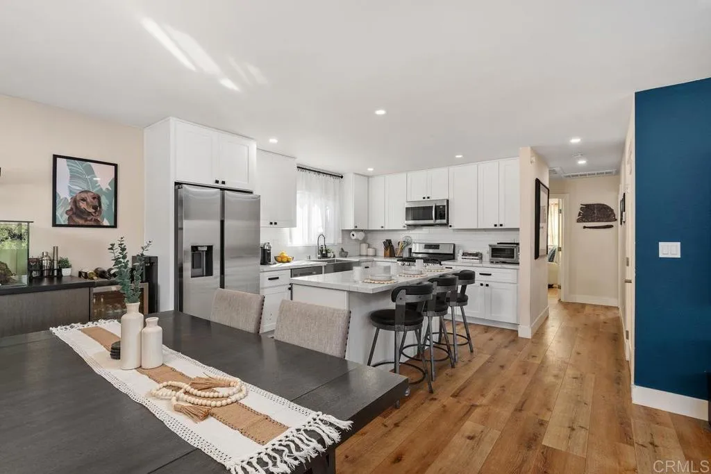 https://cdn.realtyfeed.com/cdn/127/306285144/74a4c8cd4cfb6360d39914931ca4c848.webp
