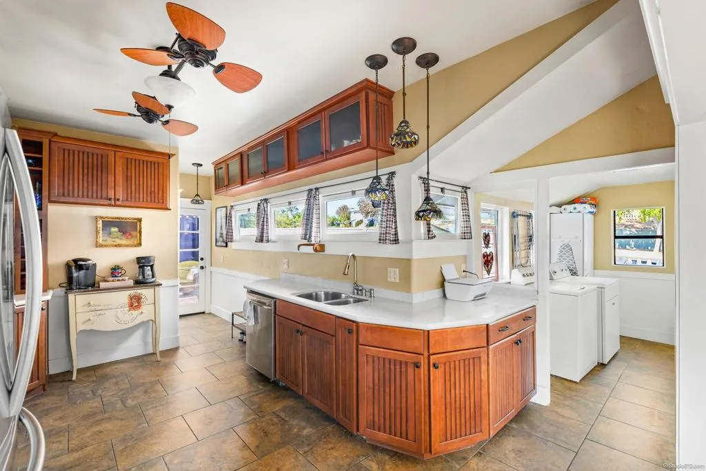 https://cdn.realtyfeed.com/cdn/127/306285491/0b5170286ca6493678520ab54d4a2638.webp