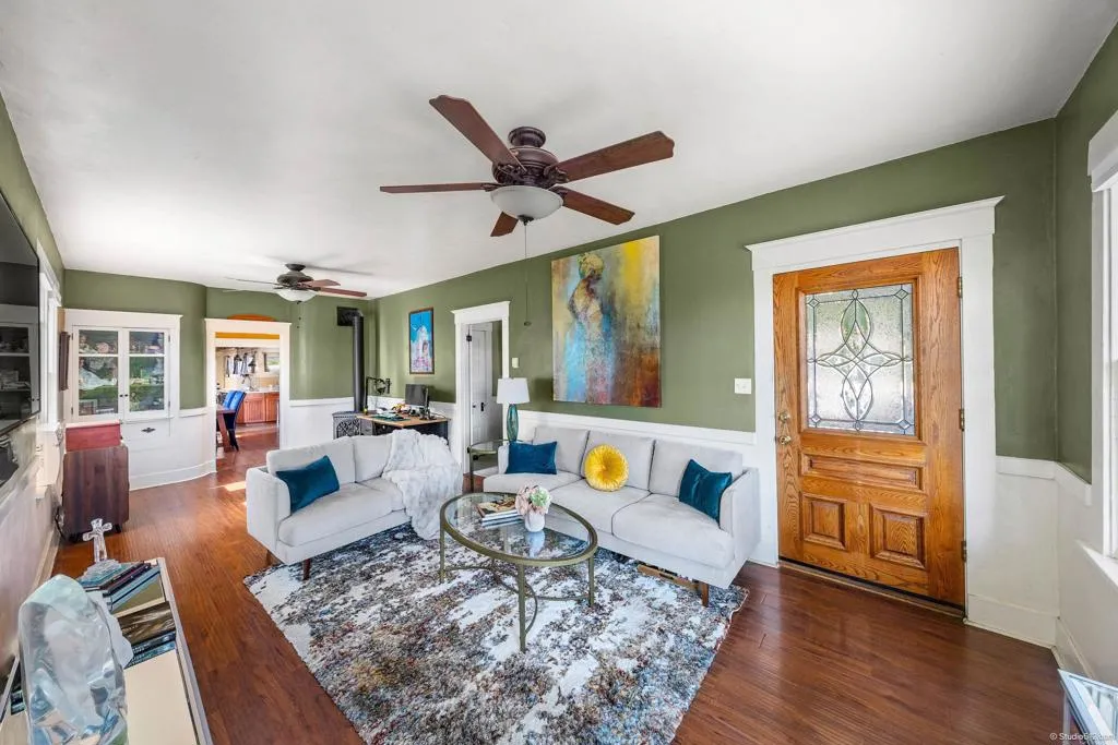https://cdn.realtyfeed.com/cdn/127/306285491/c49d3dd911fbc4c6fd9d13716b853bb2.webp