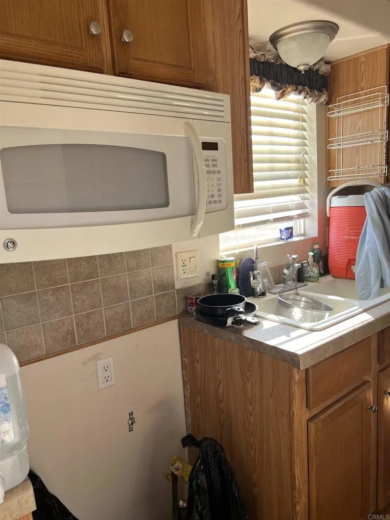 https://cdn.realtyfeed.com/cdn/127/306285503/e4f8a4a74a0d7f1eacaaf9689623573e.webp