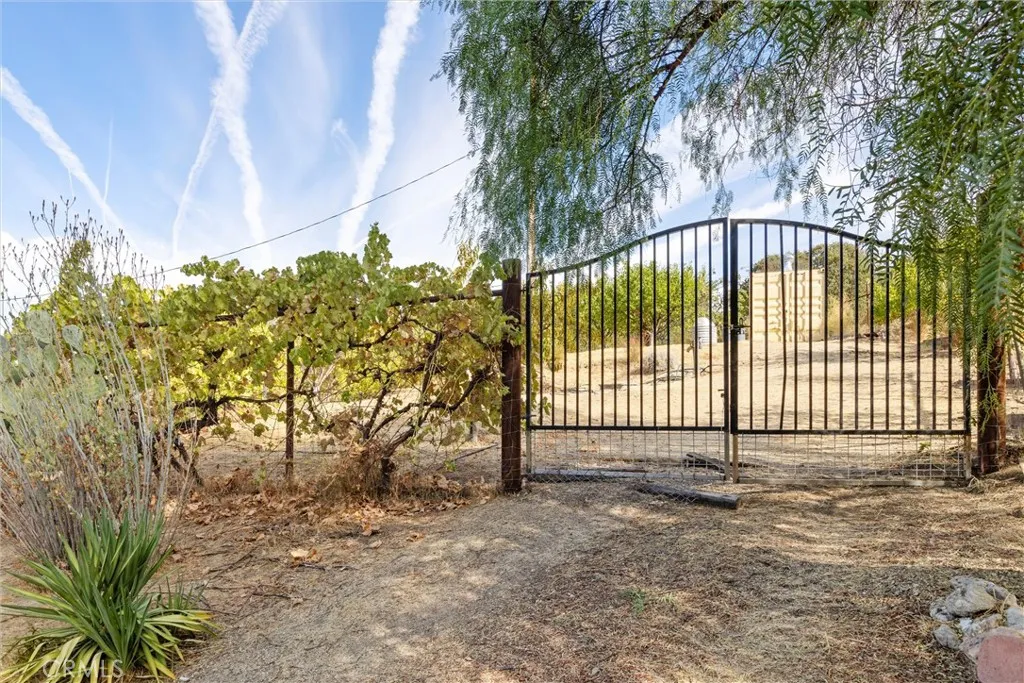 53121 Smith Road, Bradley, Ca 93426