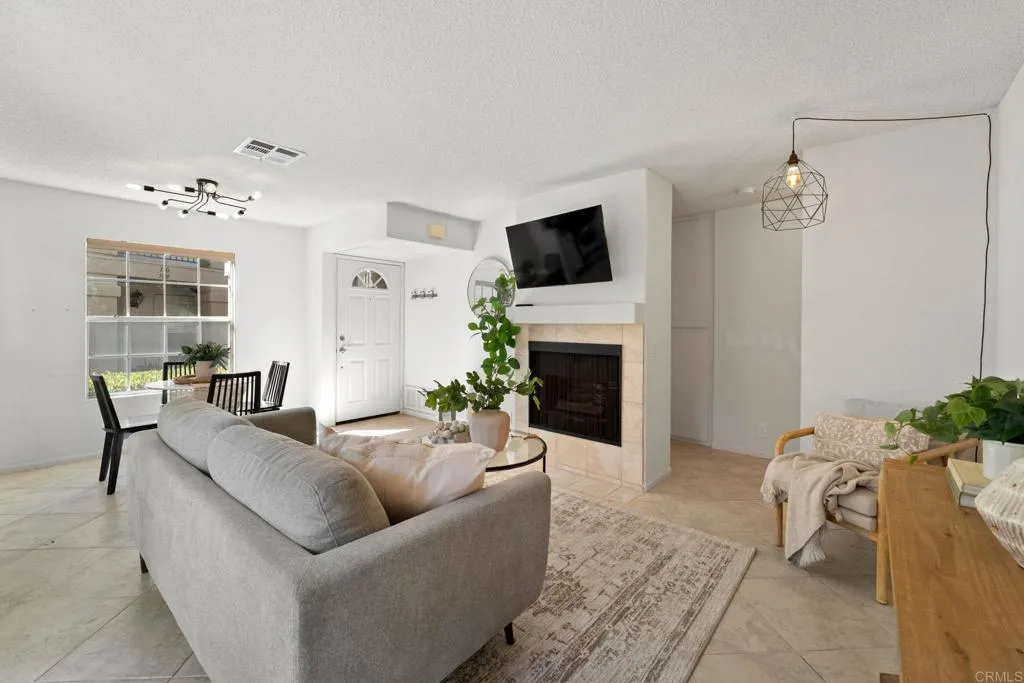 Photo #5: PTP2406394 Listing 