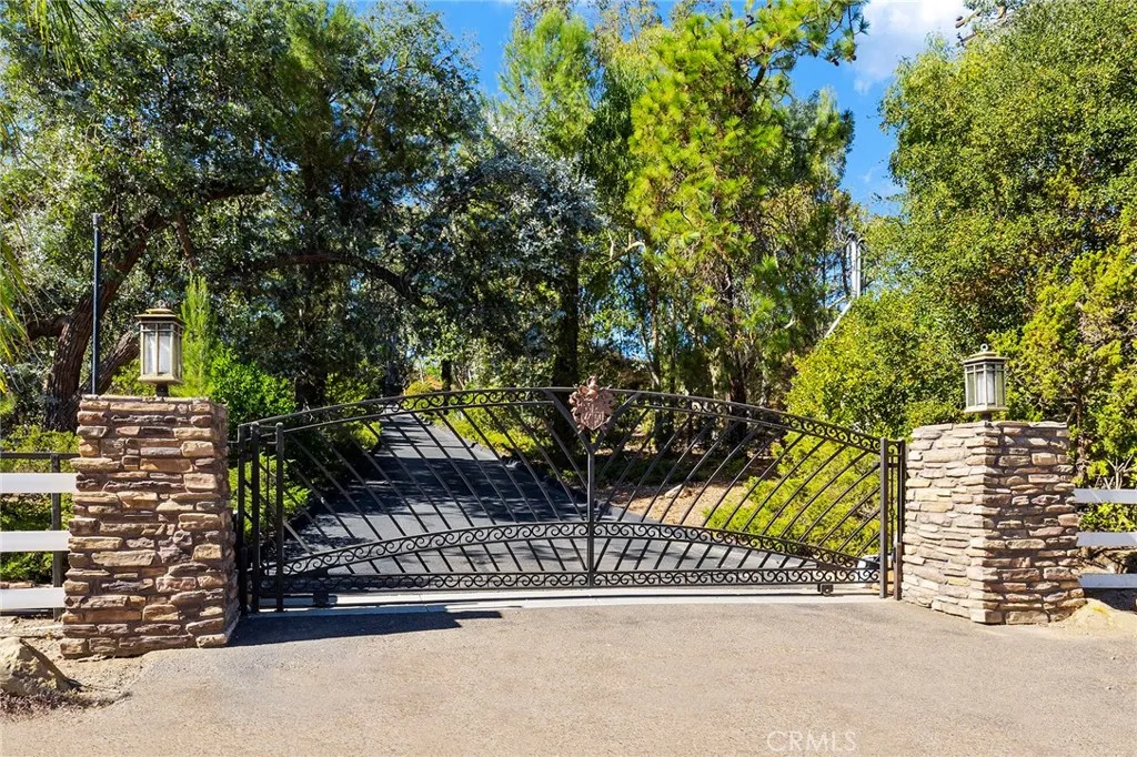 https://cdn.realtyfeed.com/cdn/127/306289942/e0e1ef7100acbabd176169fcbacf050b.webp