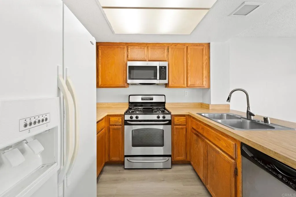 https://cdn.realtyfeed.com/cdn/127/306290289/b16b57932246db1346c05cca14dcbe63.webp