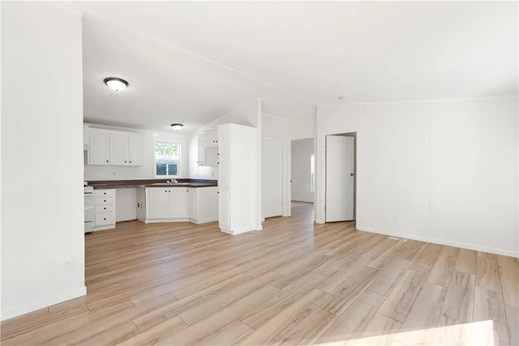 https://cdn.realtyfeed.com/cdn/127/306291420/864ff47edc77f8c0ad00cc63767ebeba.webp