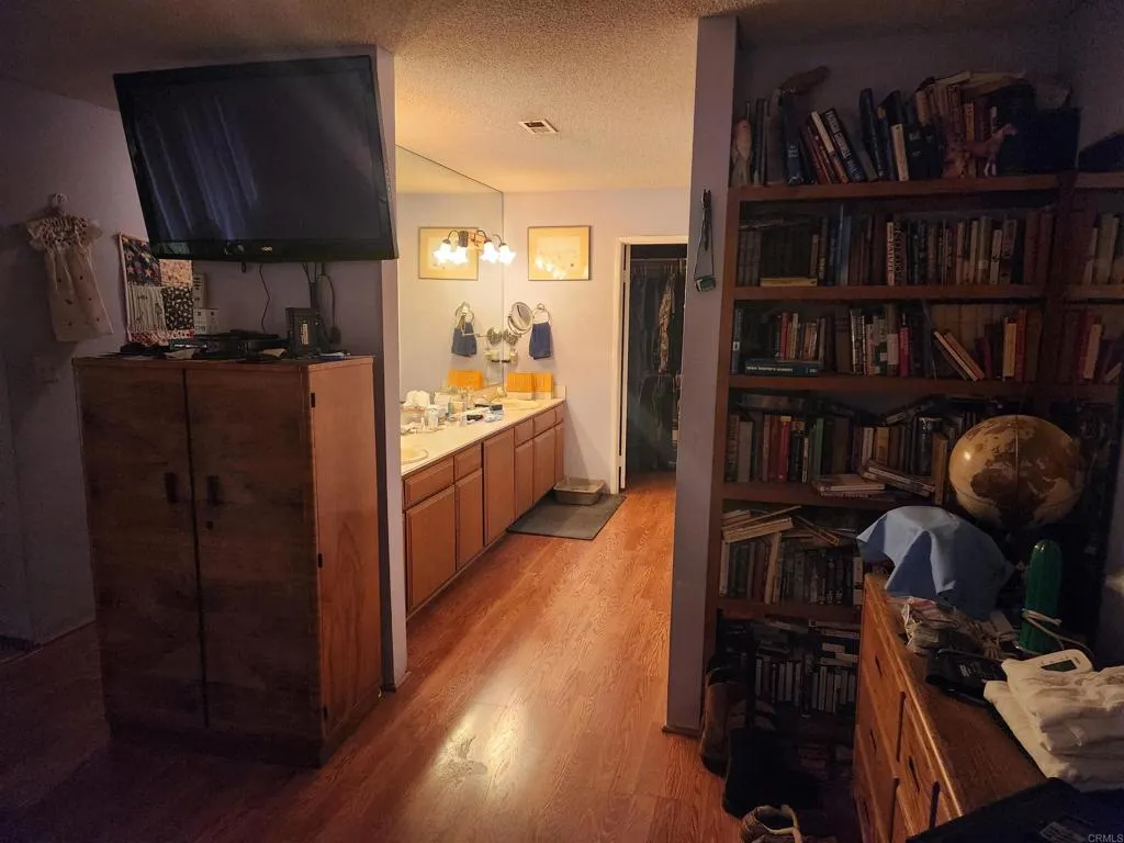 https://cdn.realtyfeed.com/cdn/127/306291645/60ae422fae2cb1ade5903bc52b58fadf.webp
