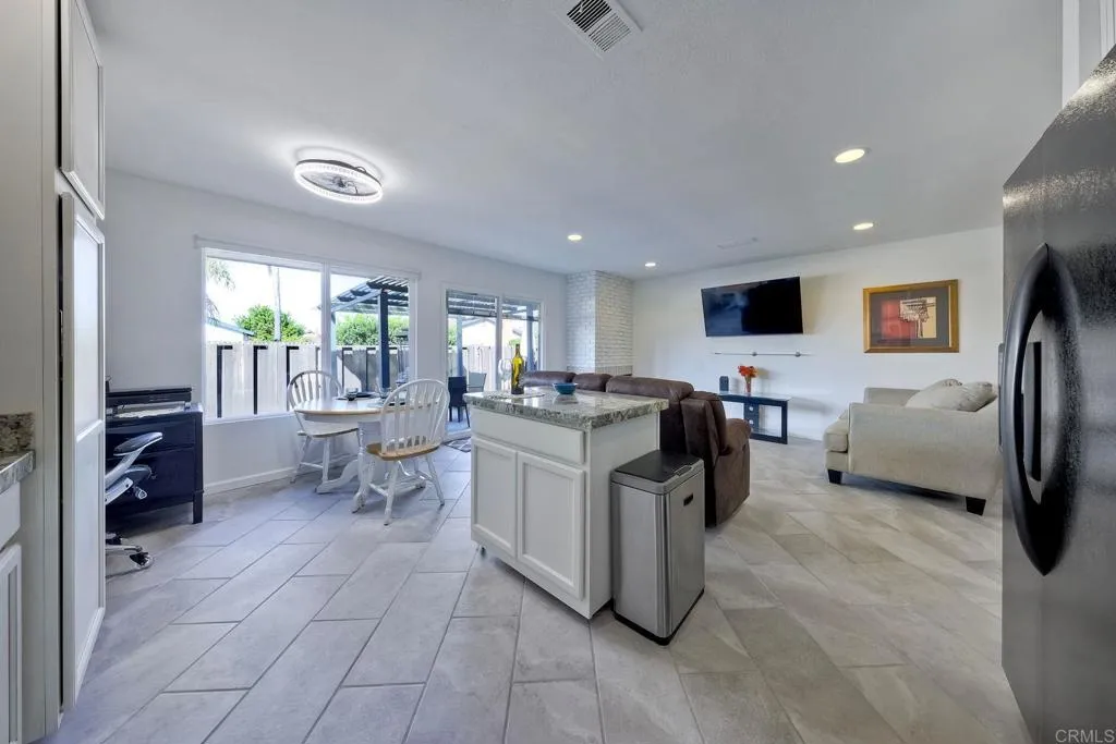 Photo #3: NDP2409426 Listing 