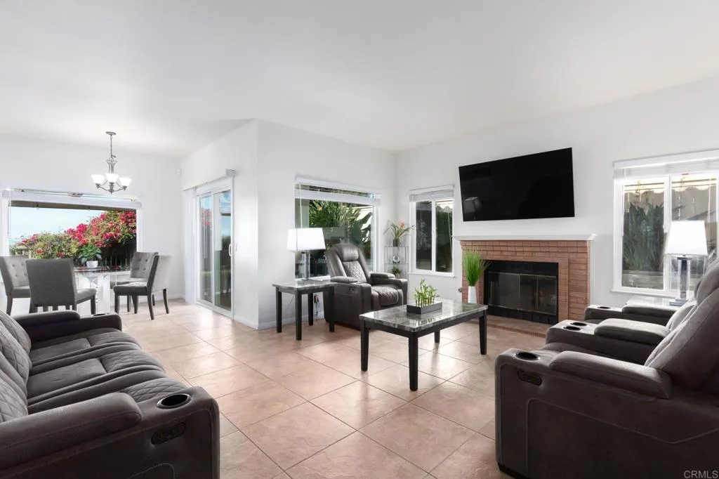 https://cdn.realtyfeed.com/cdn/127/306295654/f1a2aaaf7bc209f253a9b6866d06068b.webp