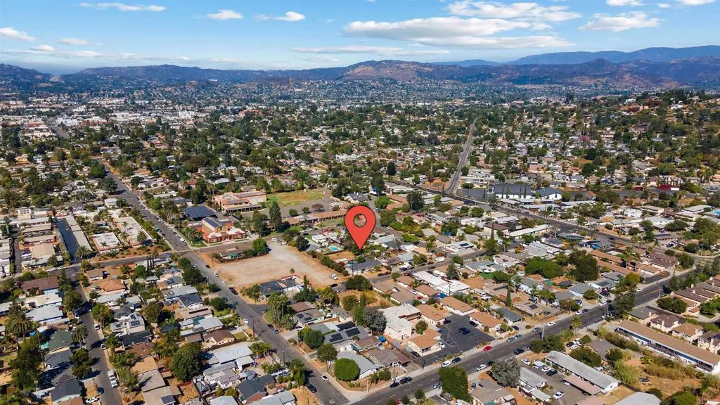 https://cdn.realtyfeed.com/cdn/127/306295656/7b57c567d703cc0f4108f86784354a36.webp