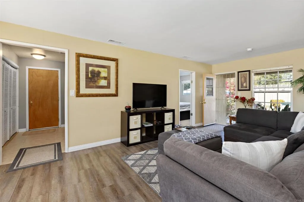 https://cdn.realtyfeed.com/cdn/127/306295656/88f0311300362505058a70f9565ccaea.webp