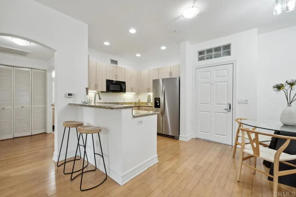 Photo #6: NDP2409538 Listing 