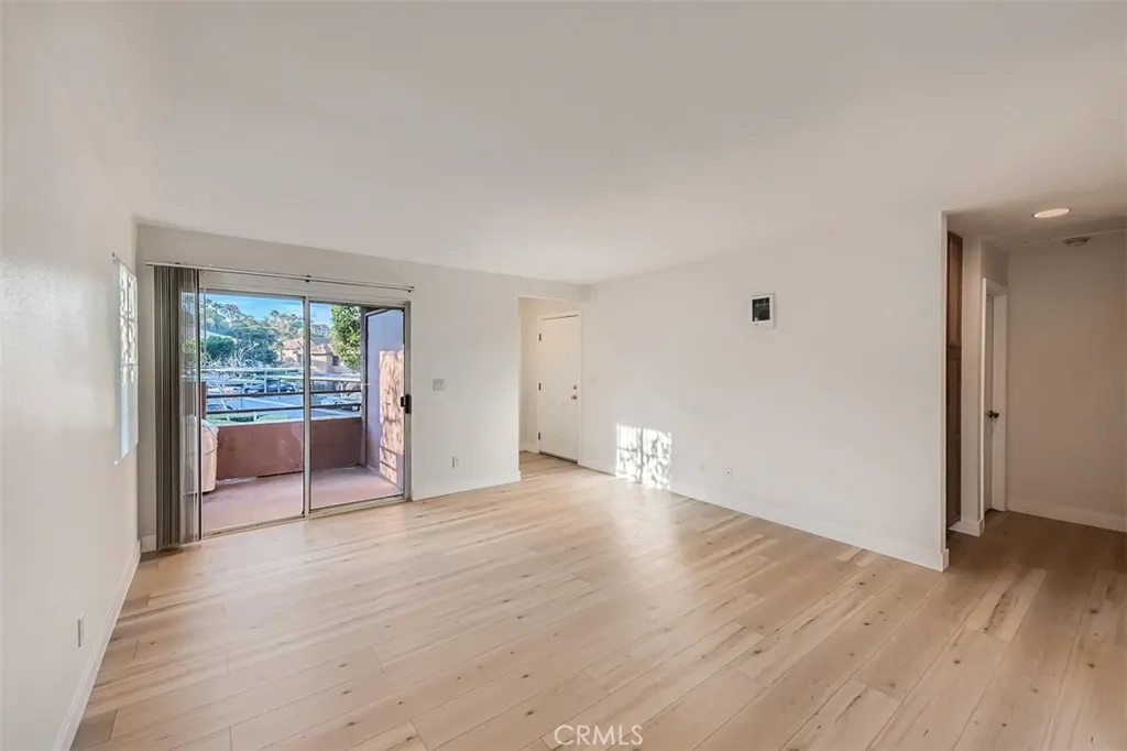 Photo #3: OC24220378 Listing 