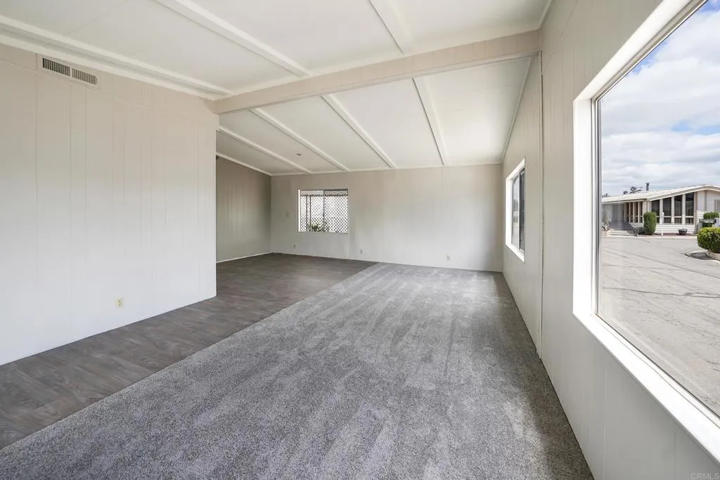 https://cdn.realtyfeed.com/cdn/127/306296936/047cef5bcbaac470b07231c447b47352.webp