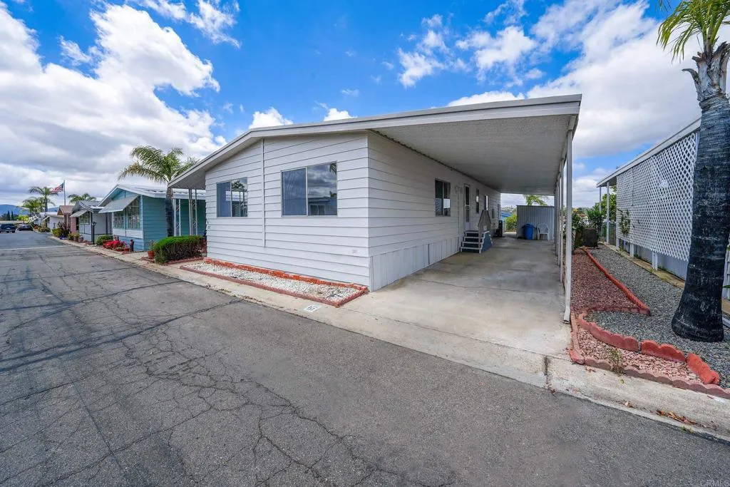 https://cdn.realtyfeed.com/cdn/127/306296936/11474536cde69c71efb3f35afff579bd.webp