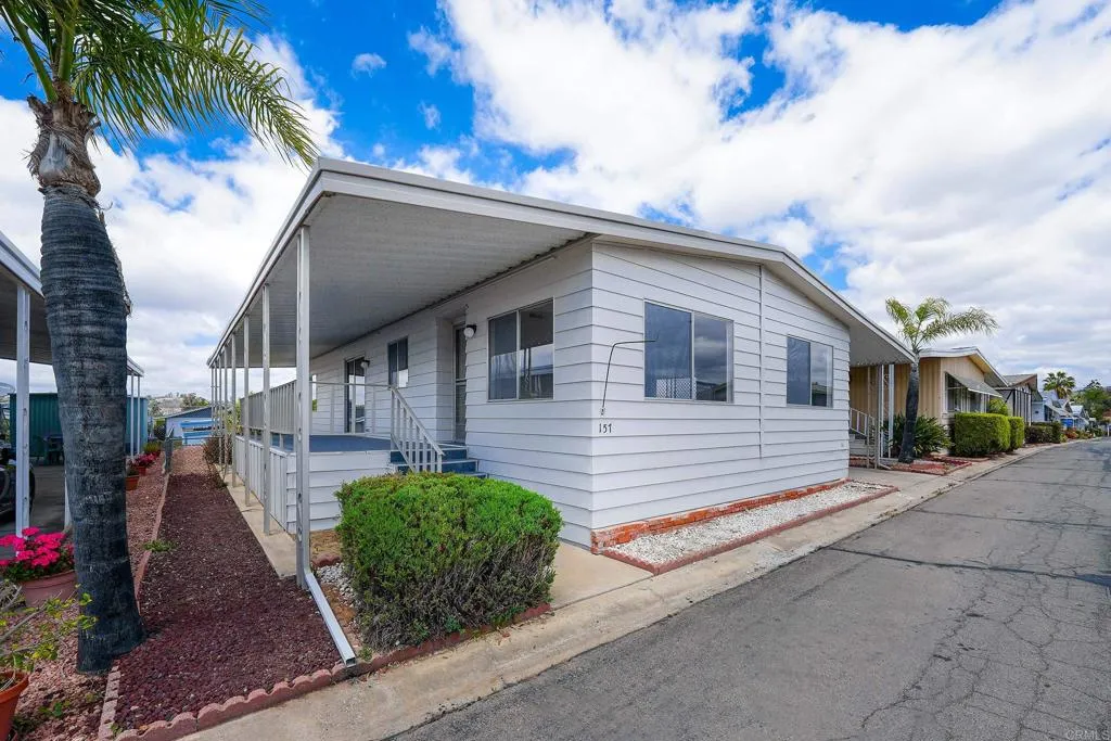 https://cdn.realtyfeed.com/cdn/127/306296936/2e52770f6265e8cf0019204d9b1d6807.webp