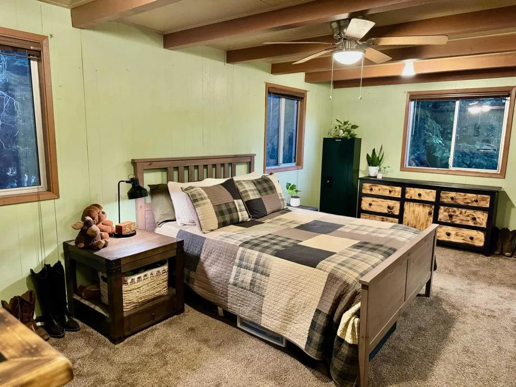 https://cdn.realtyfeed.com/cdn/127/306296996/0a12e8e557cb1f01d21f432a8357f965.webp